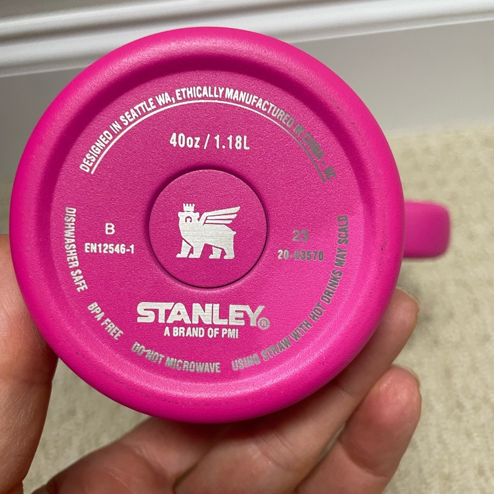 Stanley Cup 40 oz Hot Pink Travel - Picture 10 of 10
